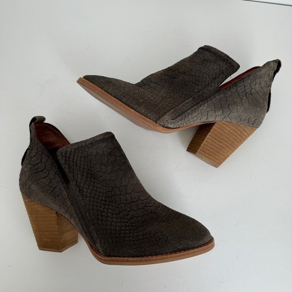 Jeffrey Campbell womens gray suede croc embossed Rosalee booties size 7.5 - Picture 7 of 9